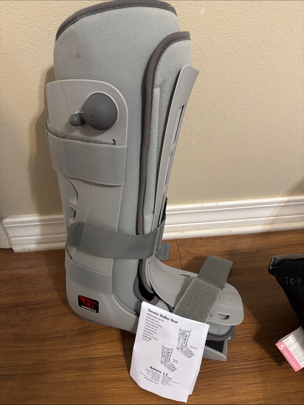 Breg Genenis Walker Boot size Large